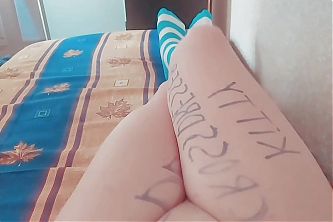 HANDS-FREE CUMSHOT YOUR NAME ON MY LEGS AND I AM MASTURBATING WITHOUT USING HANDS SWALLOWING CUTE COCK HOT BIG LOAD OF CUM